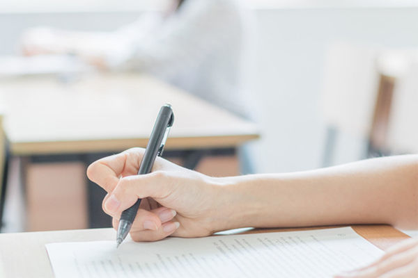 大學一年學費收費標準是多少？專科和本科哪個學費貴？